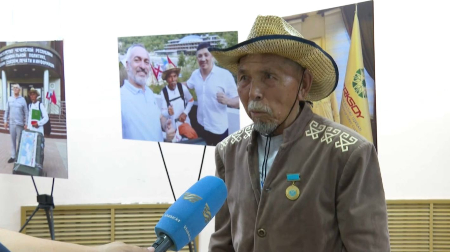 В путешествие по миру отправился аксакал из Улытау
