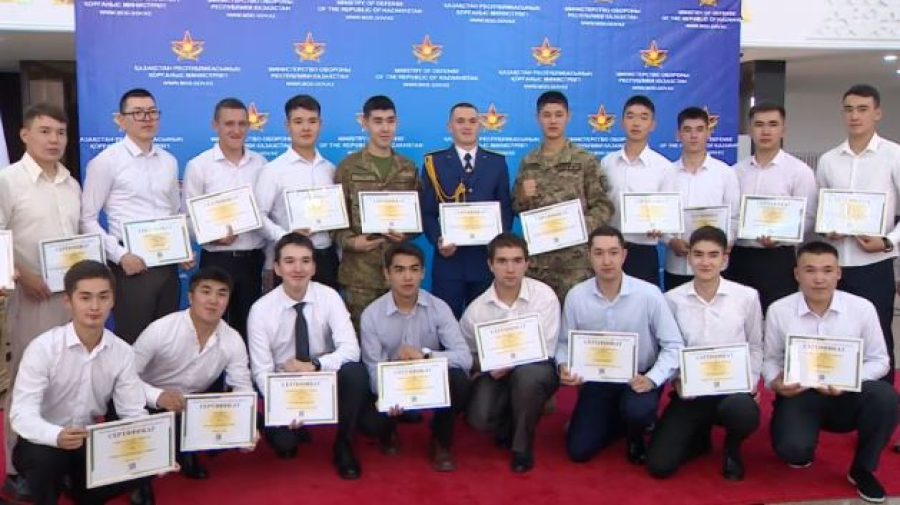 Более 2000 солдат получили госгранты на обучение в вузах Казахстана