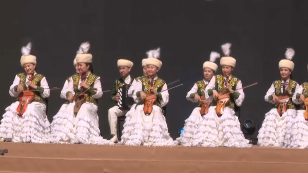 Массовые гуляния проходят в Алматы