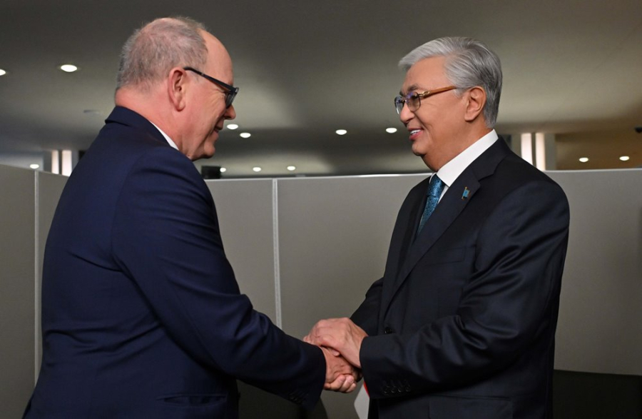 Глава государства встретился с Князем Монако