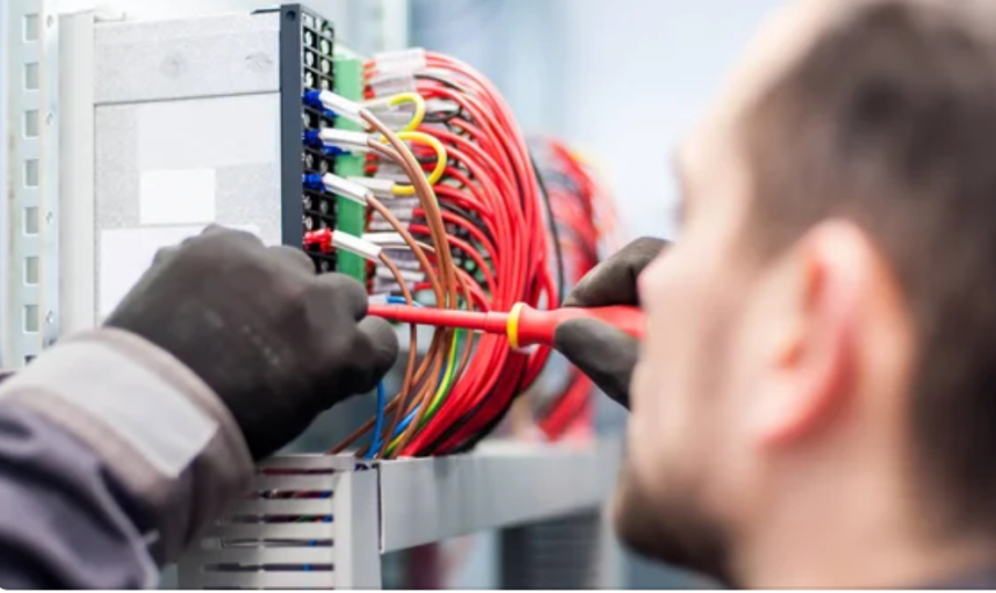 Серийный вор маскировался под электрика в Костанае