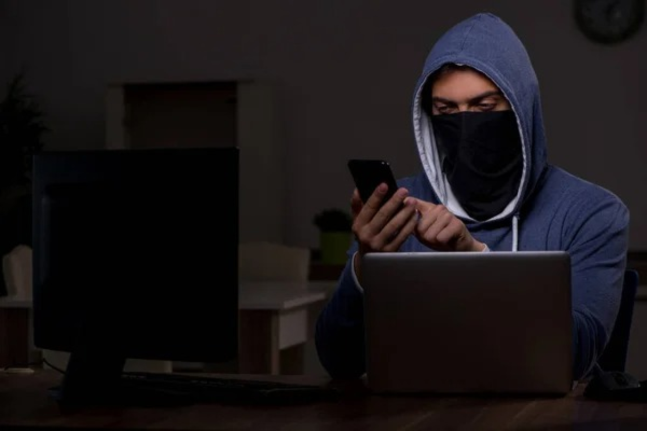Түркістанда алаяқтар медицина ұйымының басшысынан 15 млн теңге бопсалады
