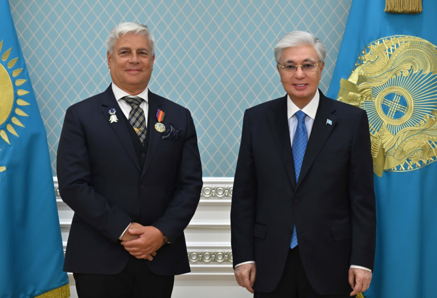 Президент наградил Тамаша Яккеля орденом «Достық» II степени