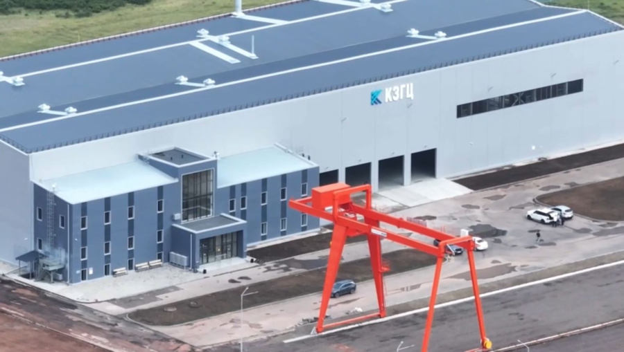 Олжас Бектенов Саран және Теміртауда еңбек ұжымдарымен кездесті