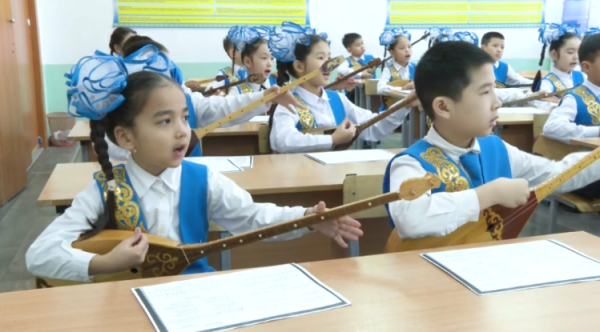 Жезқазған қаласындағы мектепте домбыра пәні оқытылады