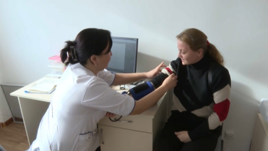 Что думают казахстанцы о новой роли медсестёр?