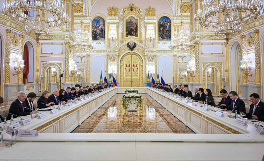 Қ. Тоқаев пен В. Путин кеңейтілген құрамда келіссөз жүргізді