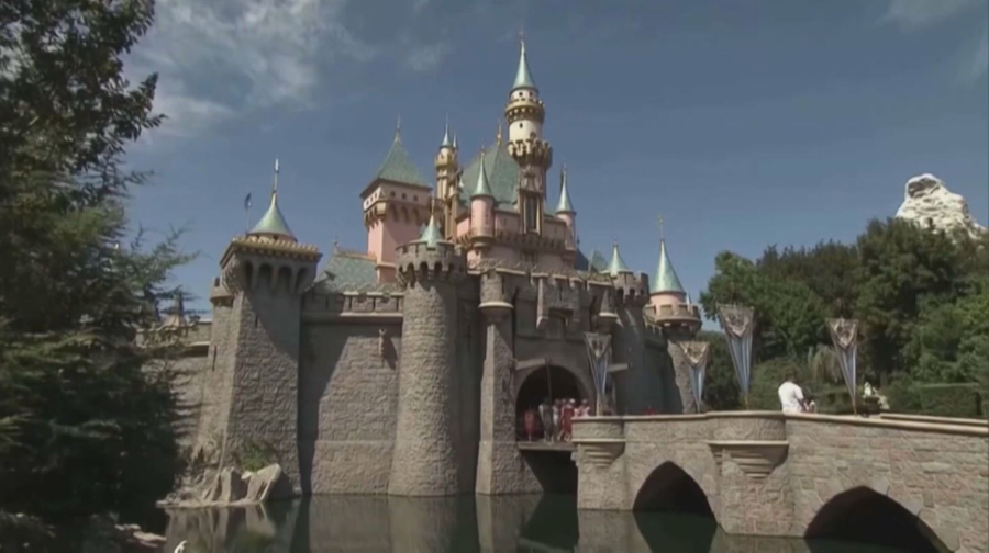 Walt Disney жүздеген қызметкерін қысқартады