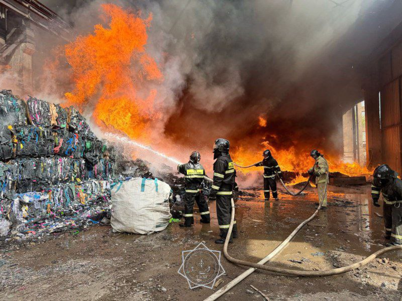 Пожар на складе локализован: информация о пострадавших не поступала