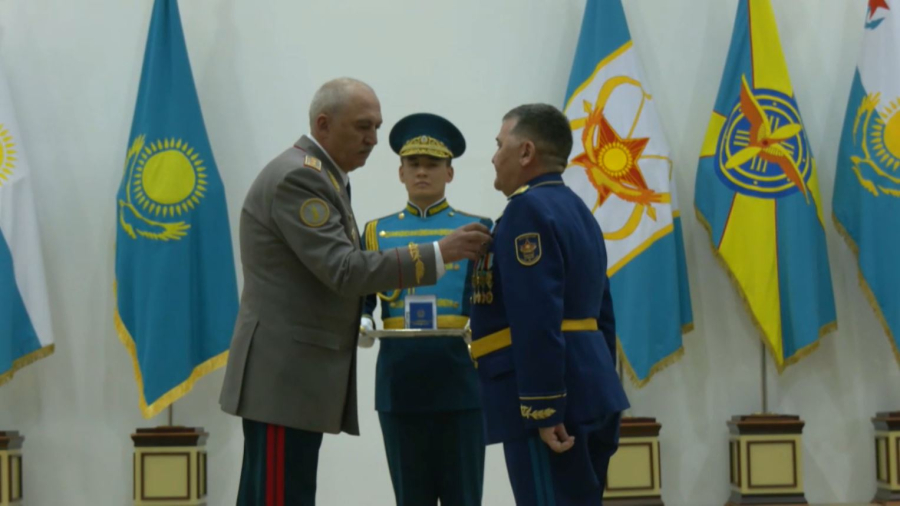 Астанада әскери қызметшілер марапатталды