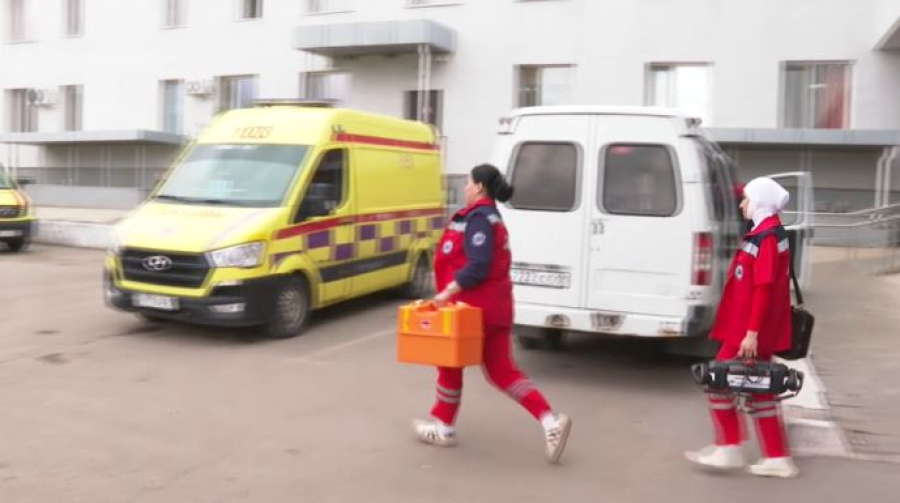 Медиков скорой помощи оснащают видеожетонами в Казахстане