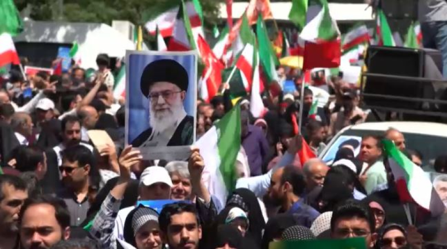 Протесты против атак Израиля прошли в Иране