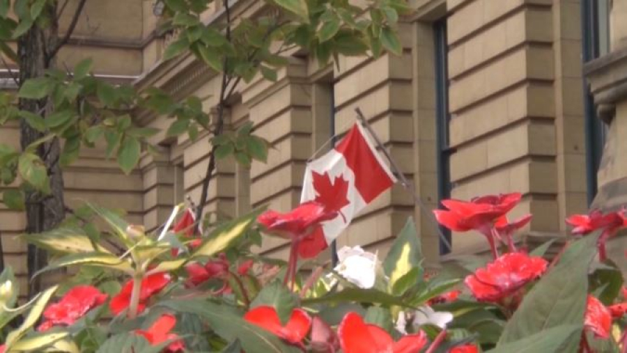 Правящая партия Канады побеждает на досрочных парламентских выборах