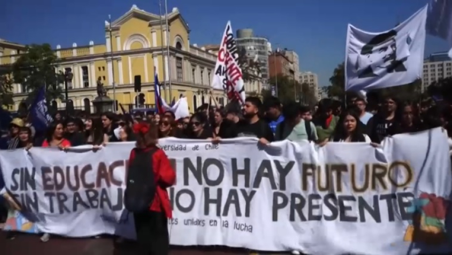 Демонстрации охватили почти все районы Сантьяго