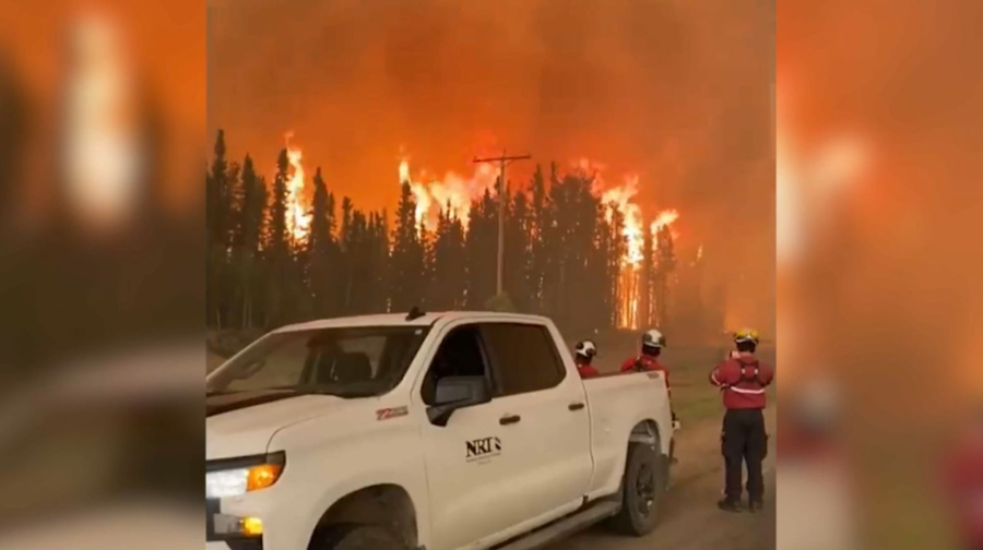Более 120 лесных пожаров бушует в Канаде