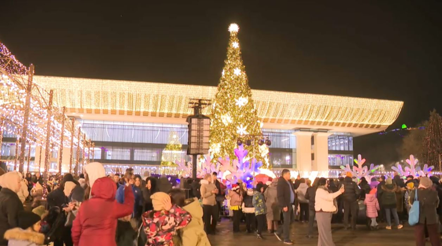 Алматы нарядили к Новому году