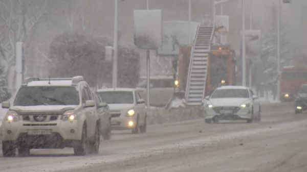 Из-за непогоды в Астане зафиксировали около 100 ДТП