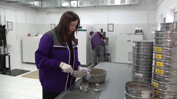 Ердің жүгін еңсерген әйел