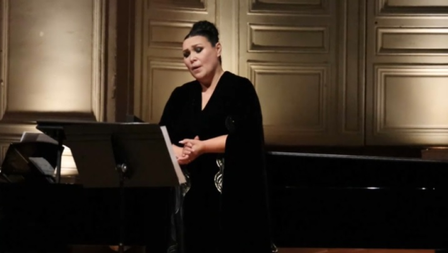 Концерт Майры Мухамедкызы с аншлагом прошел в Париже