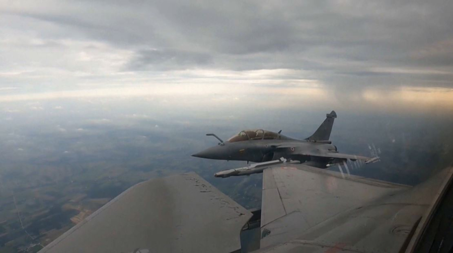 В Кремле прокомментировали заявления Эстонии о российских истребителях