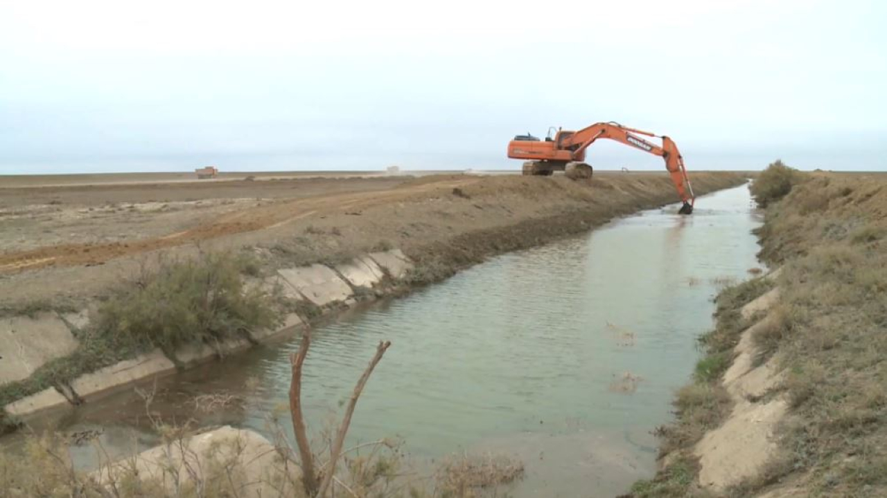 Водные каналы очищают в Атырауской области
