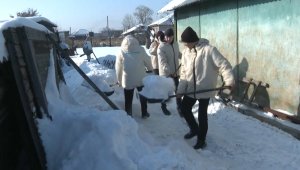 Семейлік жастар қарияларға жәрдемдесті