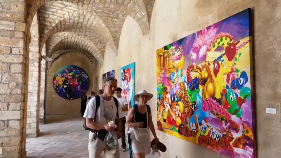 Картины Филипа Колберта украсили итальянский Эриче