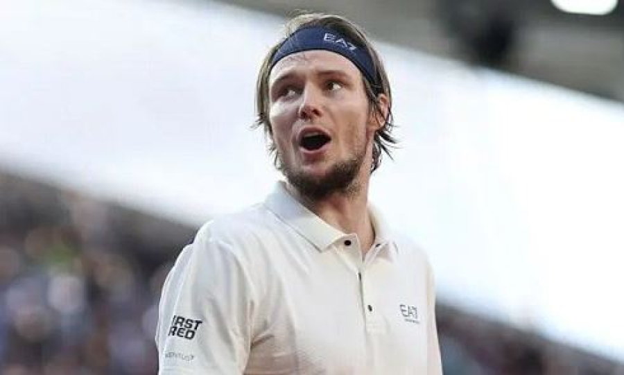 Бублик обыграл Джека Дрейпера в матче 1/8 финала «Ролан Гаррос»