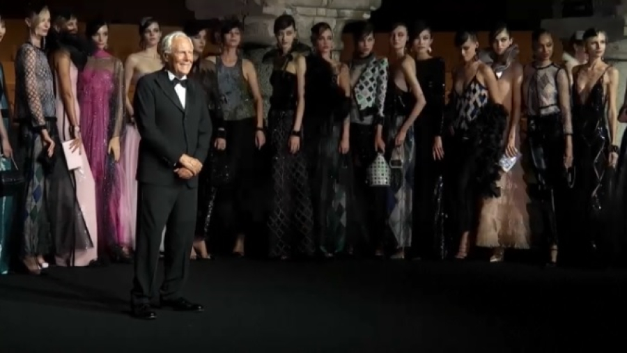 Армани завещал продать модный дом