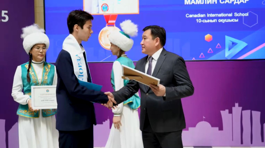 Астанада дарынды оқушылар марапатталды