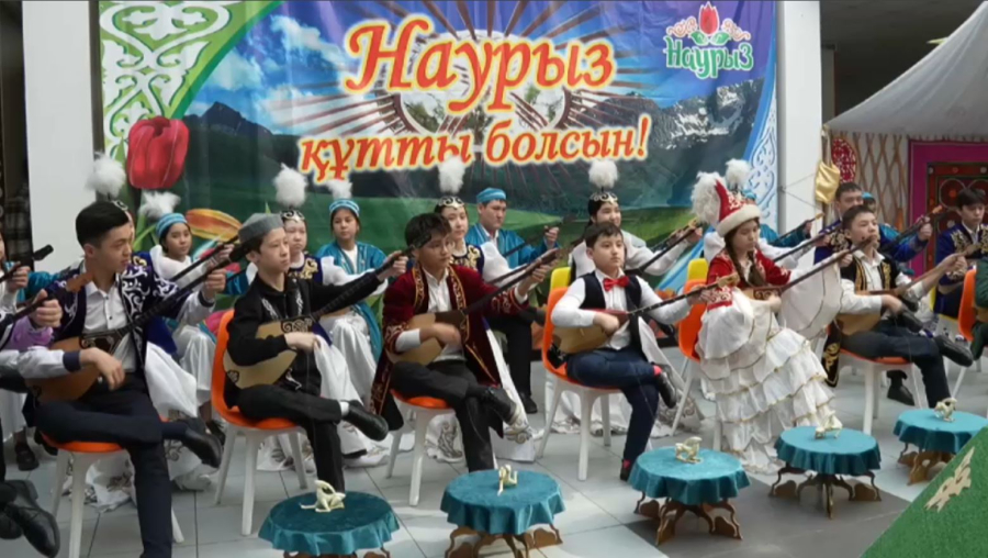 120 домбырашы бір мезетте күй орындады