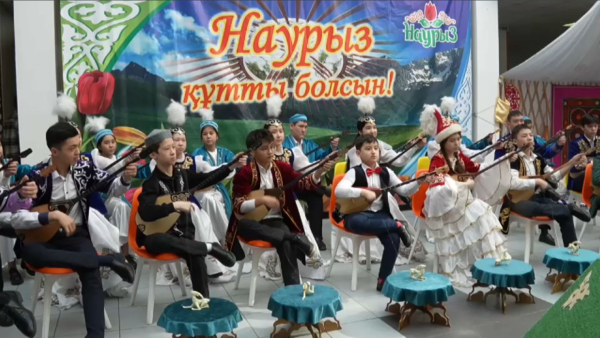 120 домбырашы бір мезетте күй орындады