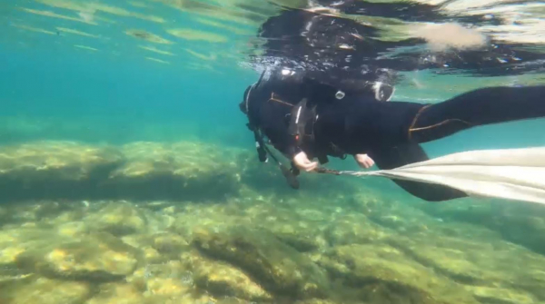 Ақтауда сүңгуірлер теңіздің түбінен қоқыс жинады