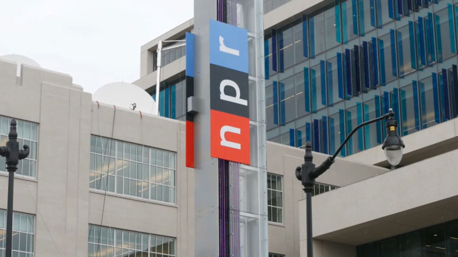 Трамп прекратил финансирование двух новостных агентств