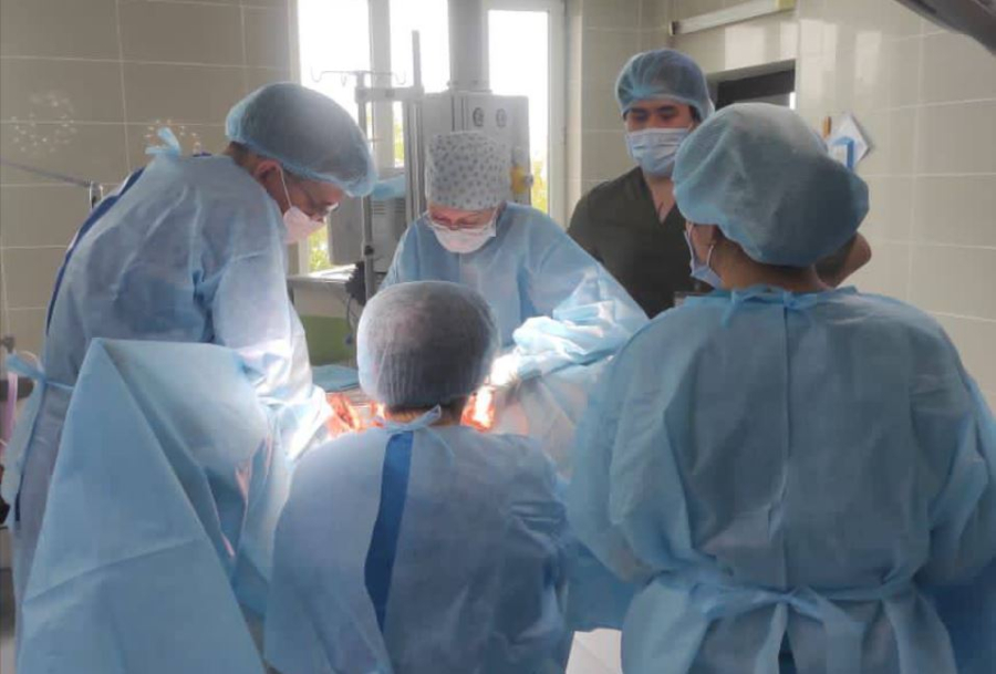 Мировые специалисты провели операции в прямом эфире в Алматы