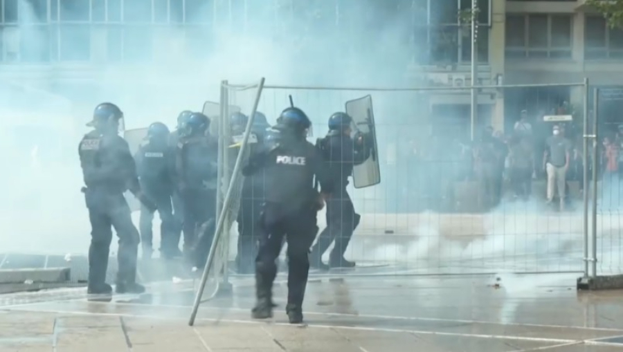 На протестах во Франции задержали 500 человек