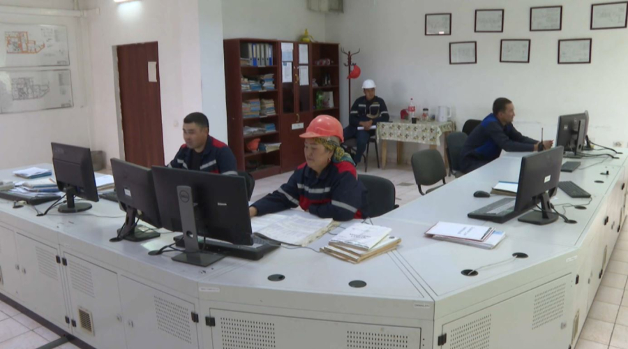 Таразда 40 жыл бір өндірісте жұмыс істеген маман тұрады