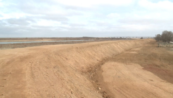 590 км насыпной дамбы возвели в Атырауской области