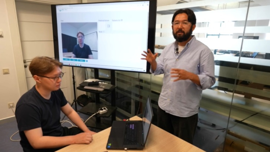 Астанчанин разработал стартап для людей с нарушением слуха