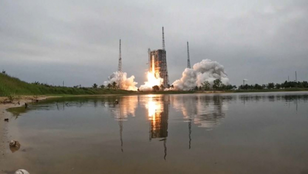 Китай успешно испытал лунный спутник