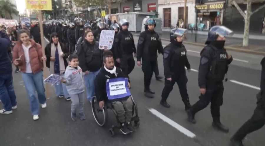 Протесты за права людей с инвалидностью охватили Буэнос-Айрес