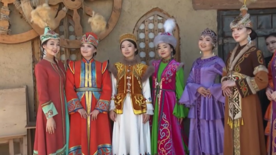 Наурызнама: День национальной одежды отметили в Туркестане