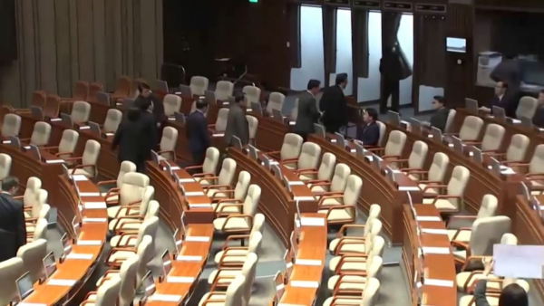 Импичмент: Оңтүстік Кореяда партия депутаттары дауыс беруден бас тартты