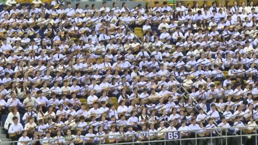 Крупнейший музыкальный флешмоб состоялся в Алматы