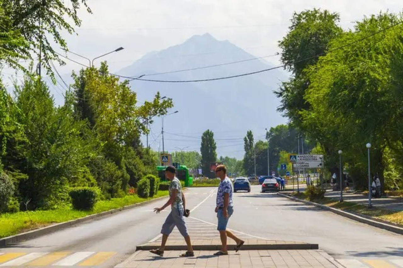+35 и выше: жара в Алматы увеличила нагрузку на скорую помощь 