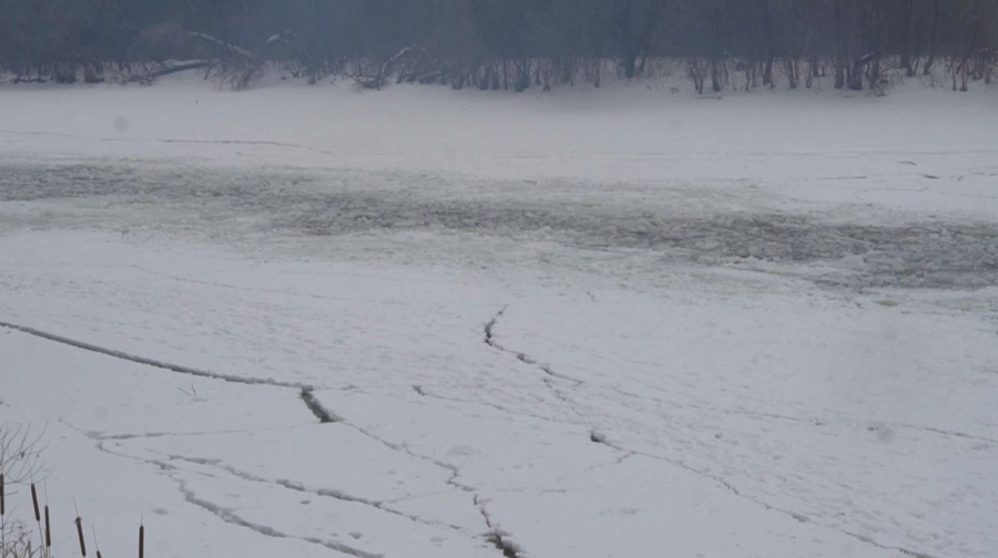 Лед взрывают на реках ЗКО