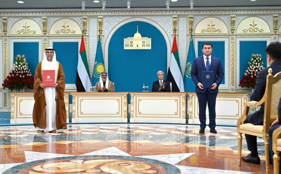 Глава государства и Наследный принц Абу-Даби подписали двусторонние соглашения