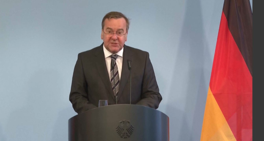 Германия қорғаныс министрі Трампқа қарсы