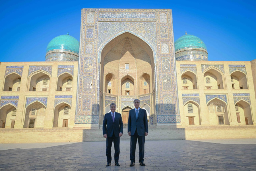 Қазақстан мен Өзбекстан президенттері Бұхараның тарихи орындарын аралады