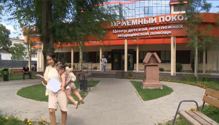 Алматыда бүлдіршіндердің ұсақ зат жұтып қойып ауруханаға түсуі азаймай тұр